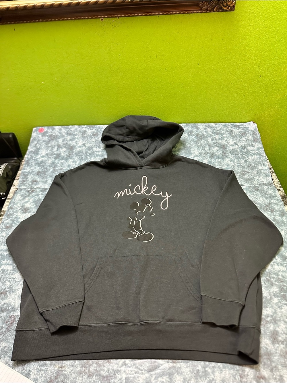 Disney Men’s Mickey Mouse Style Gray Hooded Sweater size M